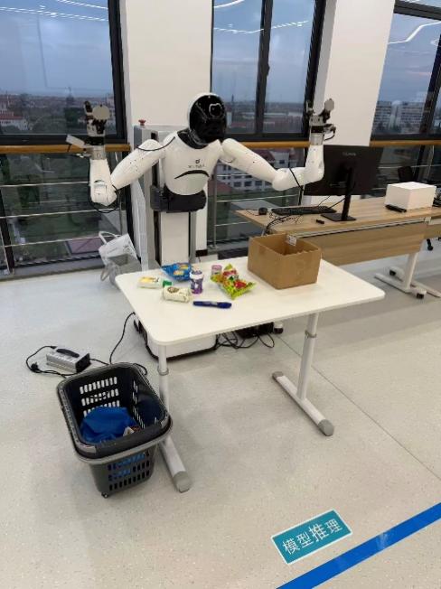 產教融合新篇章 我校與智元機器人聯合成立教育具身智能實驗室并首開《具身智能實踐》課程